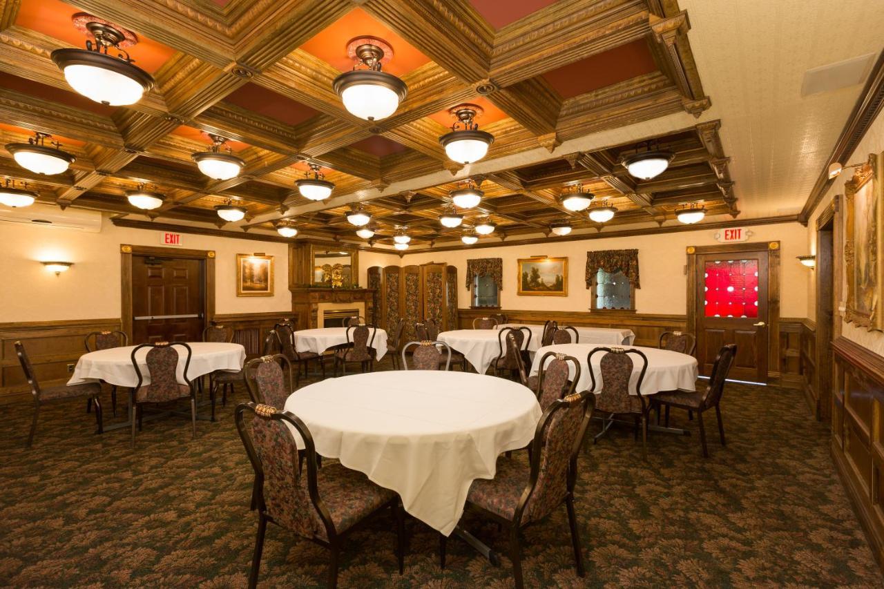 The Blue Heron Inn La Porte Bagian luar foto